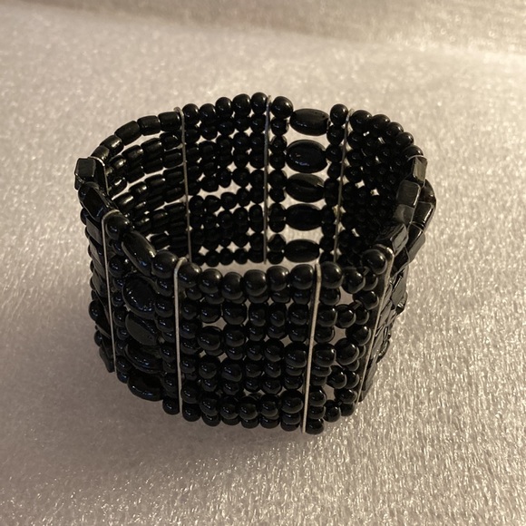 Black Shiny Multilayer Beaded Stretch Bracelet With Silvertone Linear Spacers - Picture 3 of 9